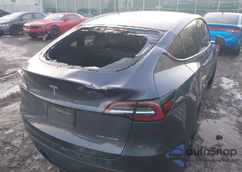 2020 Tesla Model Y Long Range Dual Motor All-Wheel Drive z USA, uszkodzony, nr VIN 5YJYGDEE7LF044433